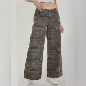 REFRAIN JEANS Camouflage Wide-Leg Pants Womens size 13/31” Waist New Trendy Camo